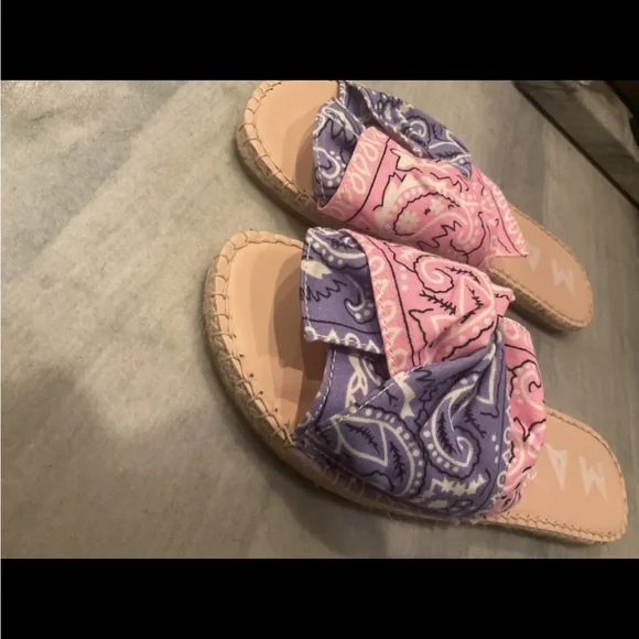 Manebi Paisley Women's Sandals - Picture 4 of 7